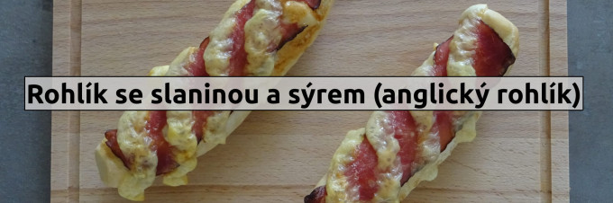 Rohlik se slaninou a srem